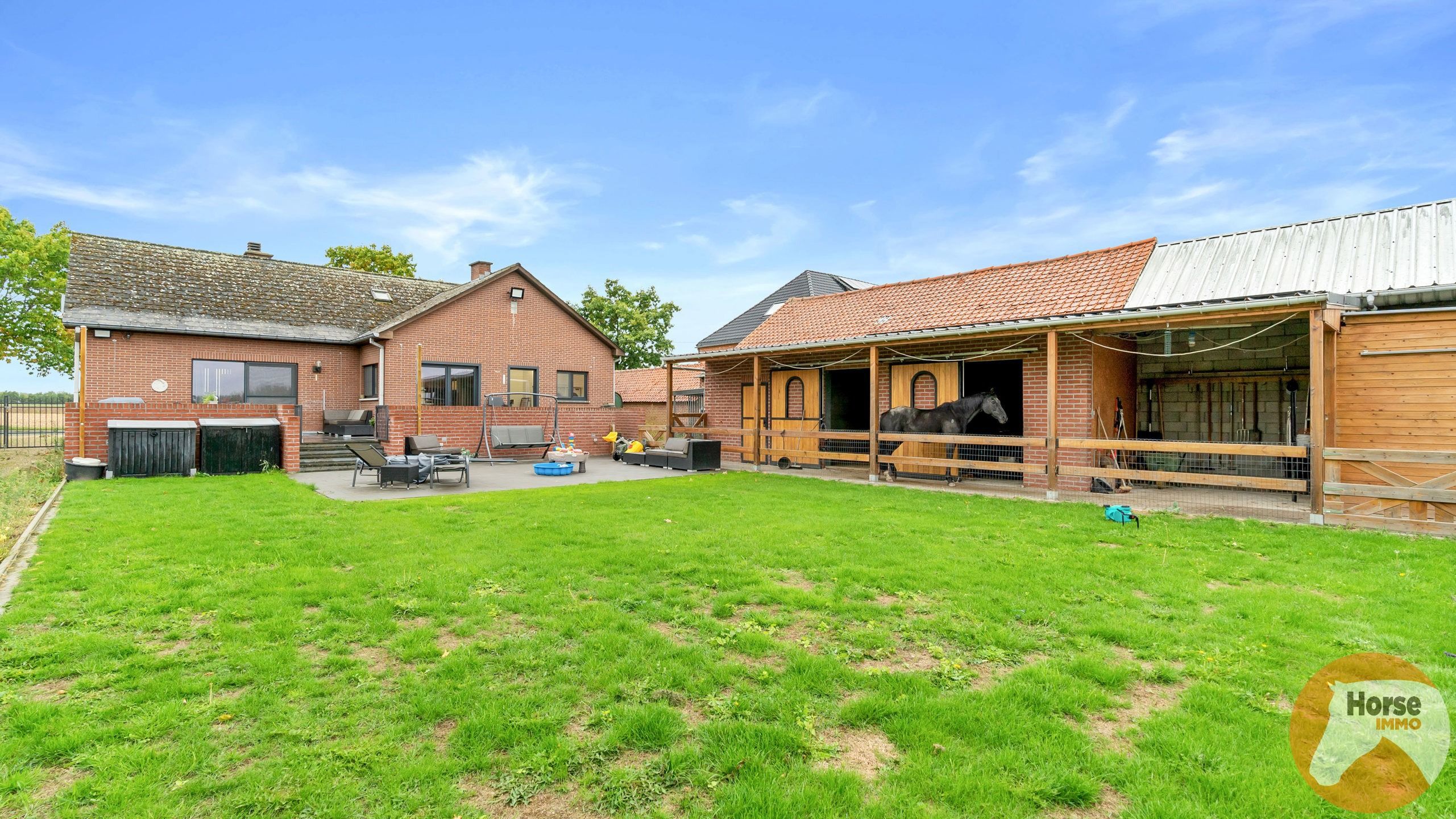 BILZEN-HOESELT - Gerenoveerde woning met paardenstal foto 22