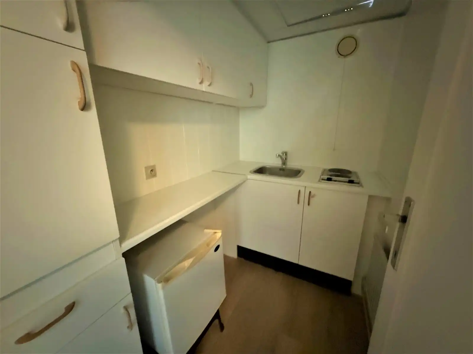 Serviceflat met garage, rustige en groene omgeving foto 9