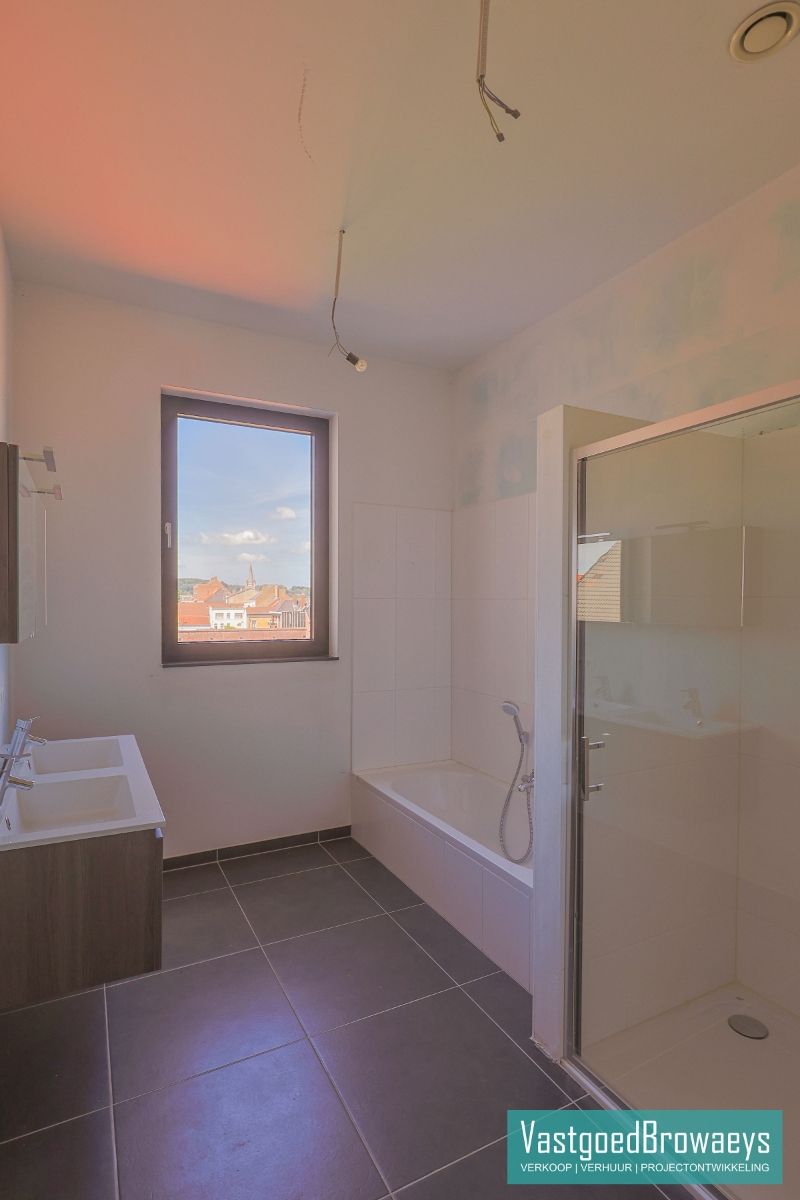 Instapklaar 2-Slaapkamerappartement tegenover Station Ronse – Ideaal als Investering! foto 18