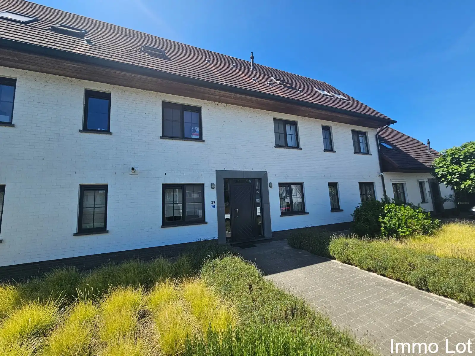 Charmant gelijkvloers appartement met terras en garage foto 2