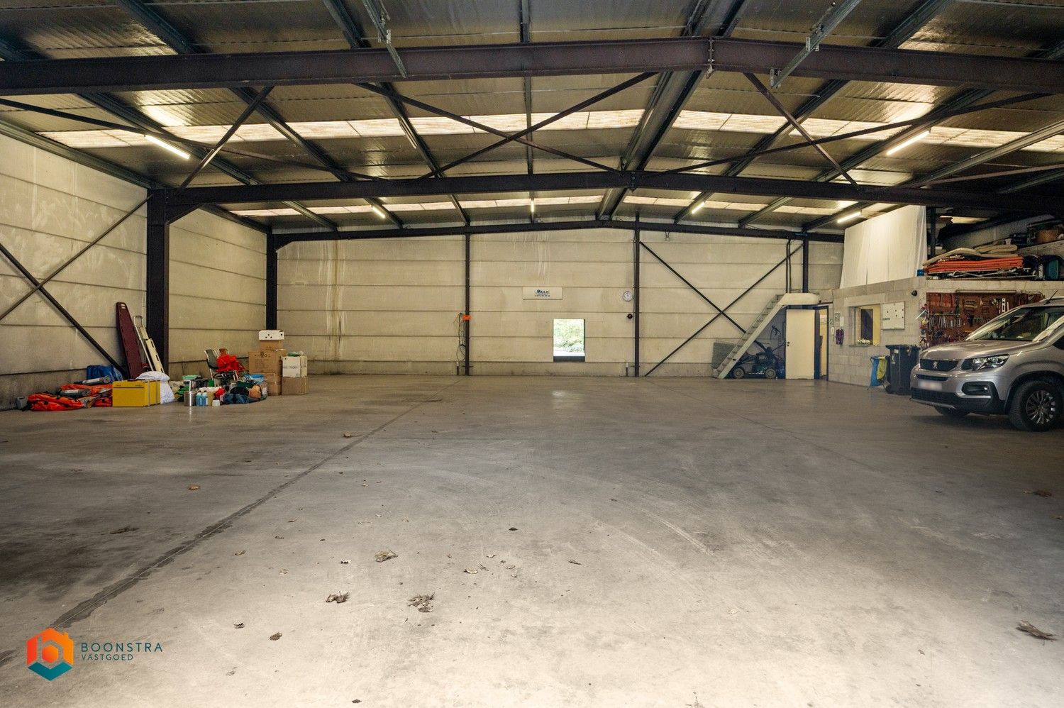 Te renoveren woning met 4 slpkrs en magazijn van 360m² op ruim perceel van 5730m² foto 5