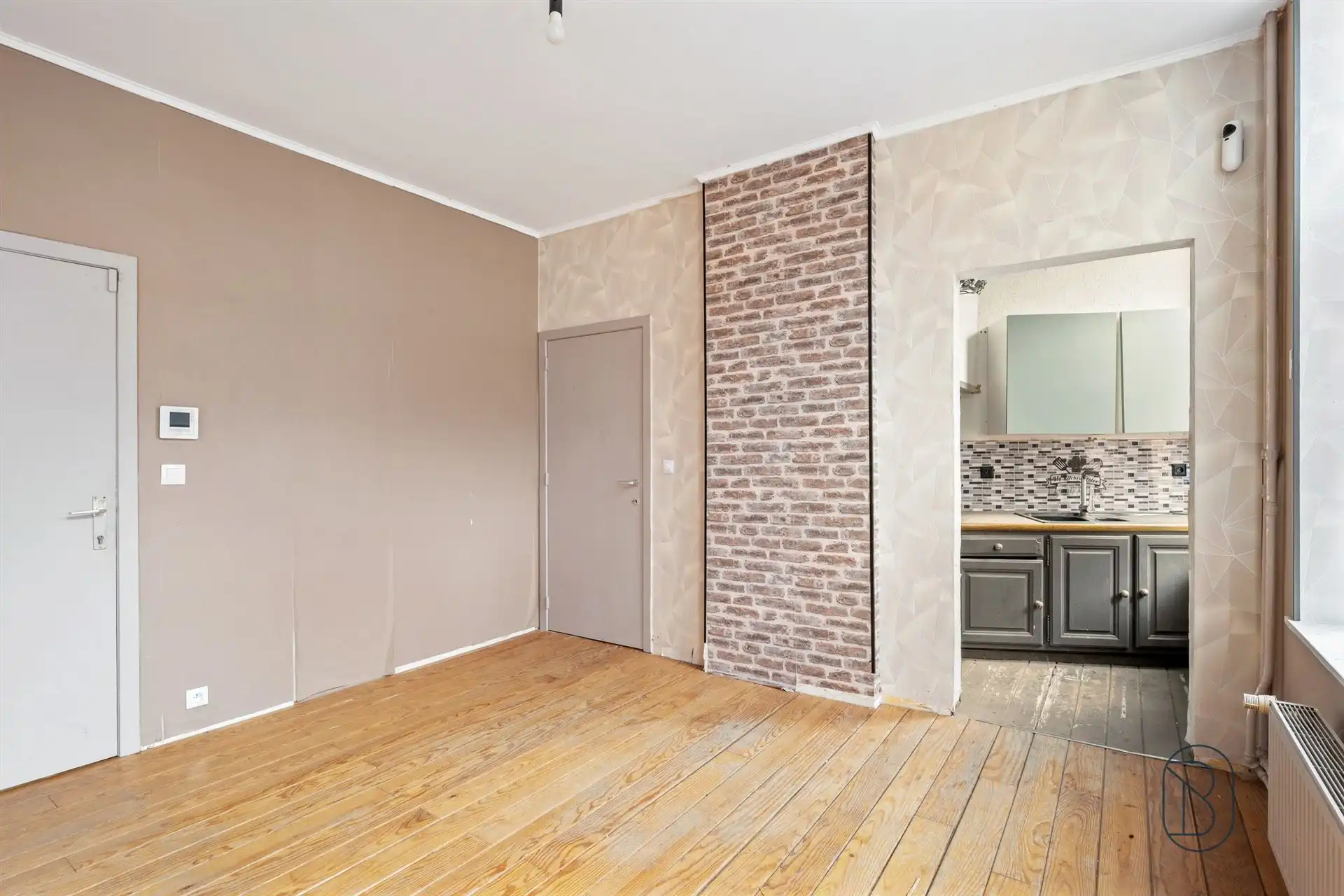 Opbrengsteigendom: handelsruimte en 2 appartementen foto 10
