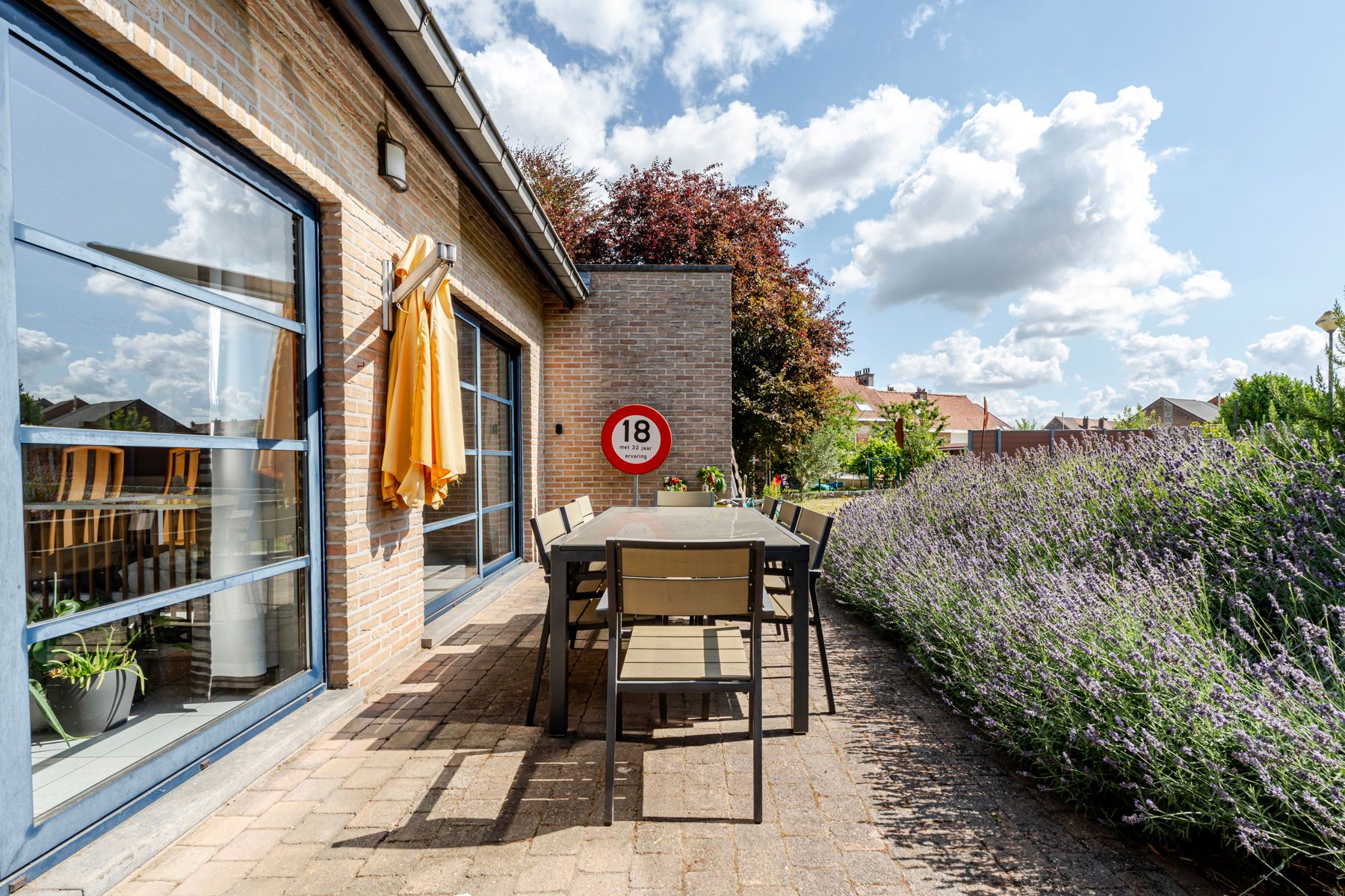 Vrijstaande gezinswoning met 3 slaapkamers, garage en tuin foto 11