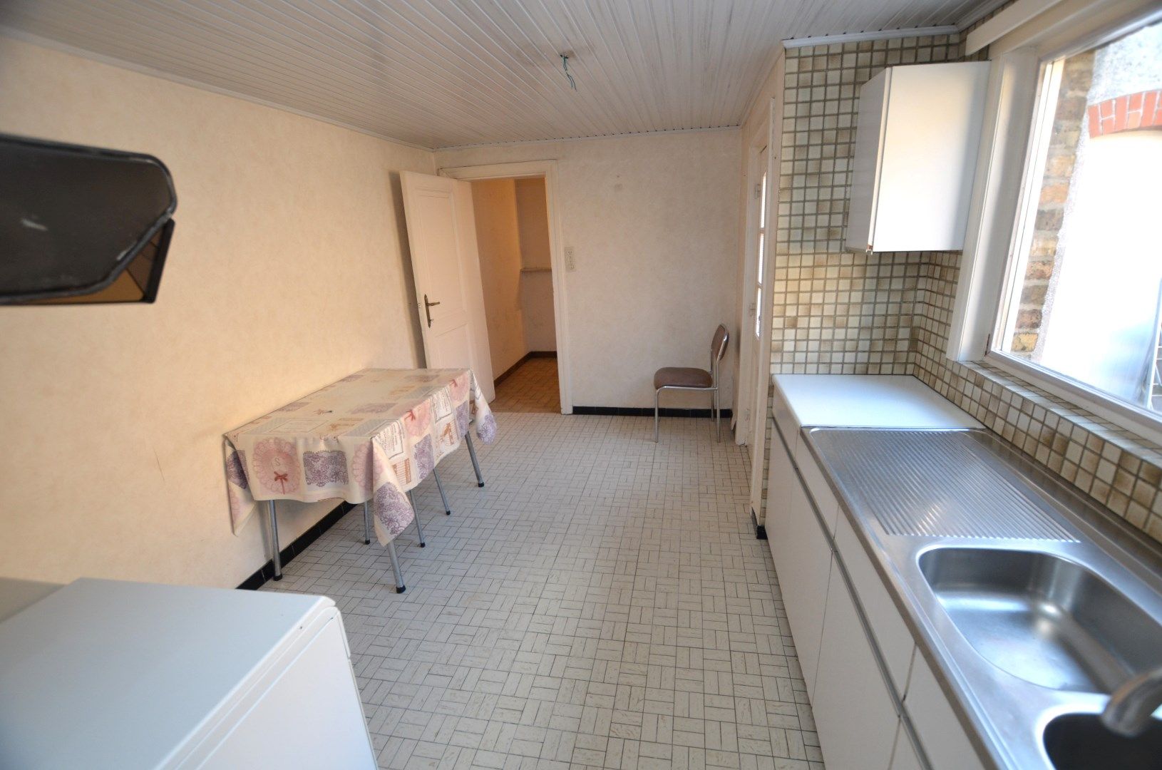 Te renoveren ruim woonhuis  foto 6