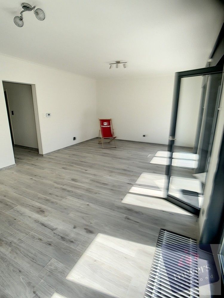 Te huur in Hasselt – Gezinswoning met tuin & garage in rustige woonwijk foto 4