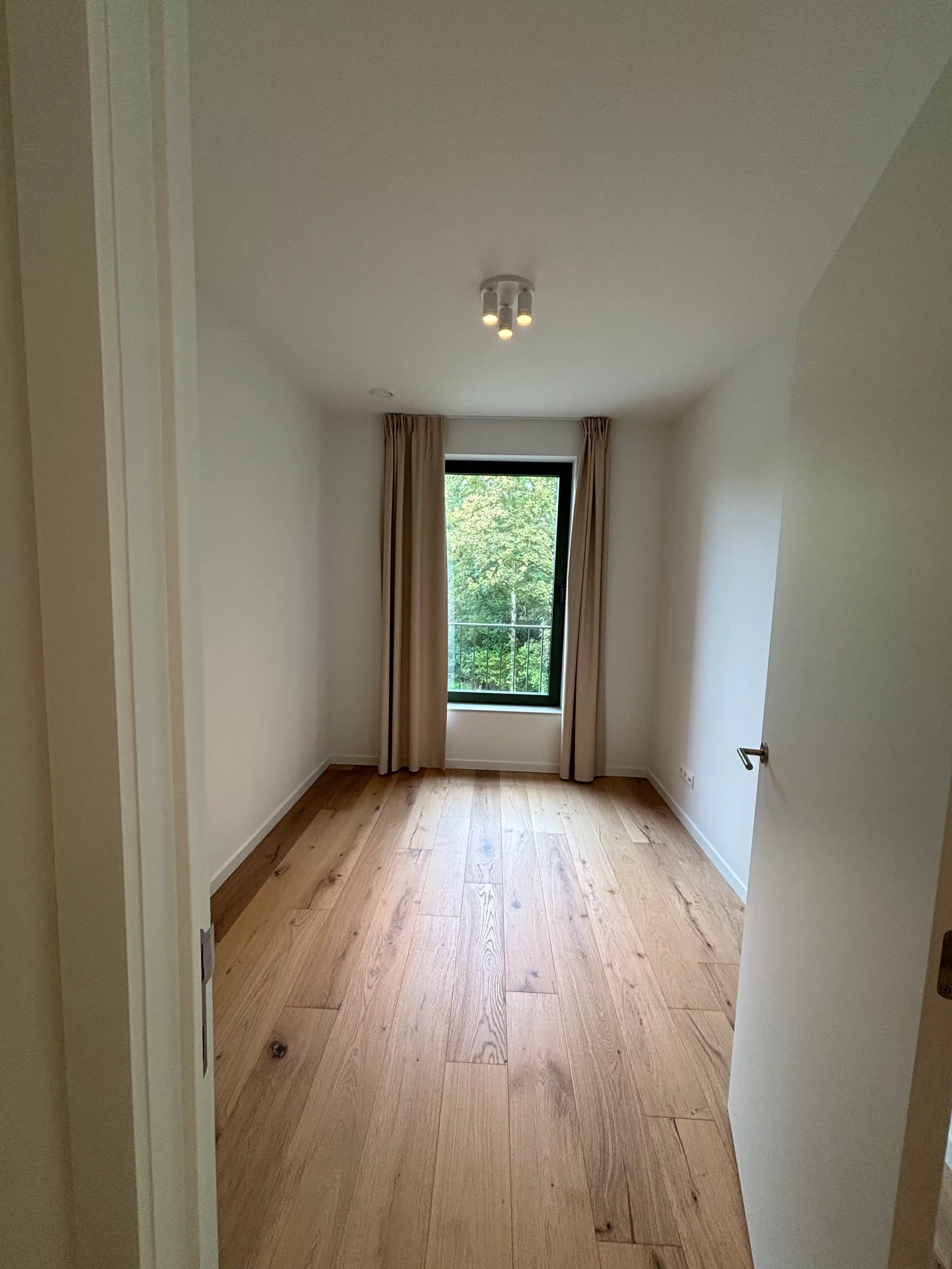 LUXUEUS NIEUWBOUWAPPARTEMENT MET SLAAPKAMER, BUREAU EN RUIM TERRAS foto 16