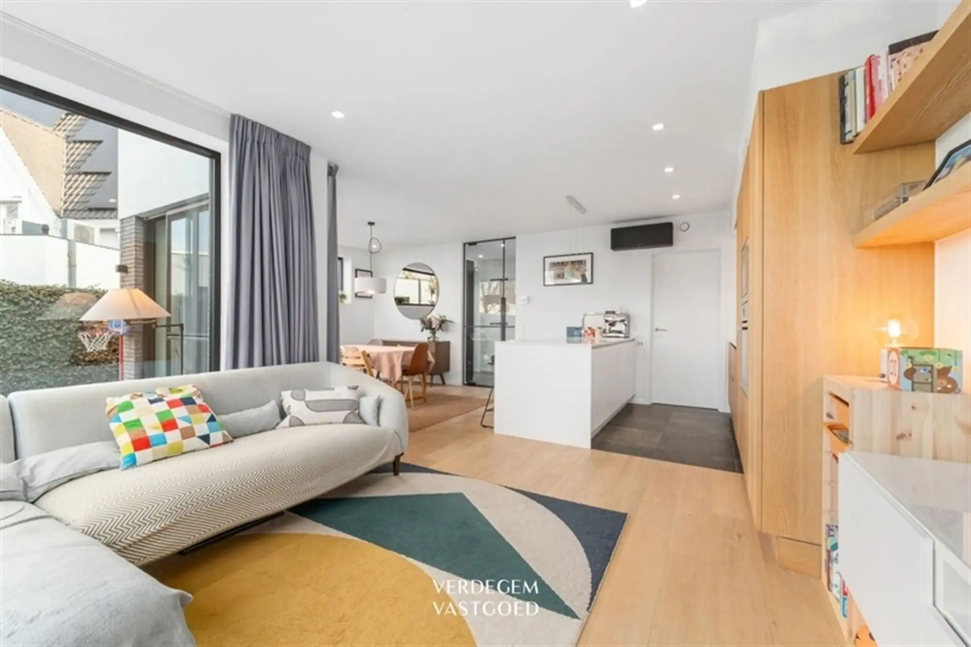 Knappe gezinswoning met 3 slaapkamers, tuin en inpandige garage op een topligging foto 4