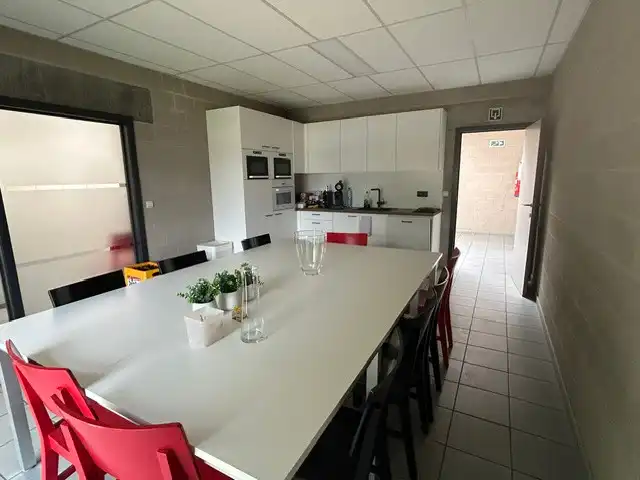 REPRESENTATIEF BEDRIJFSGEBOUW MET KANTOREN EN DUURZAME ENERGIE OP TOPLOCATIE TE HEUSEN - ZOLDER foto 35