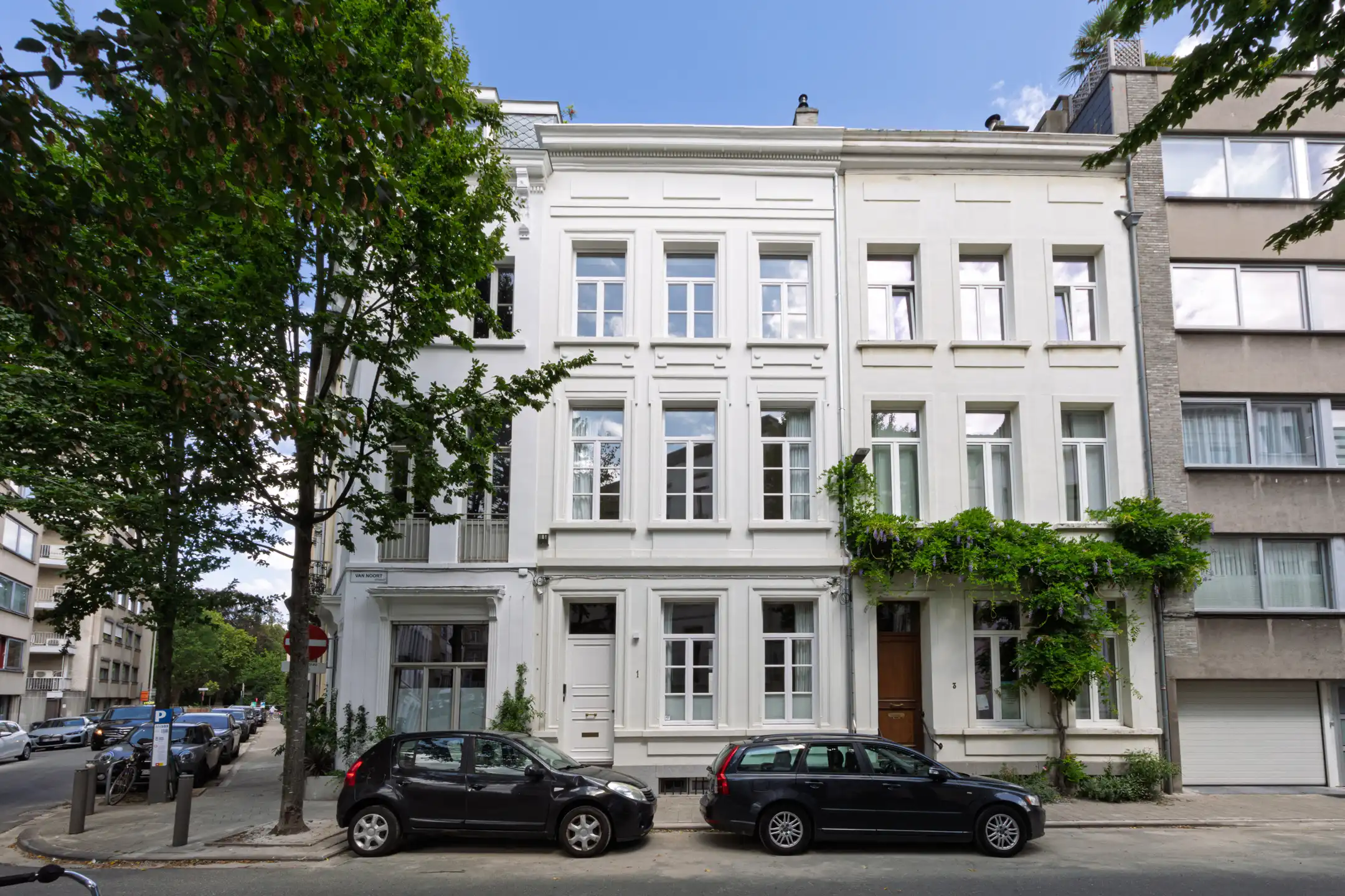 ANTWERPEN - Karaktervol herenhuis met eigentijdse allure  foto {{pictureIndex}}