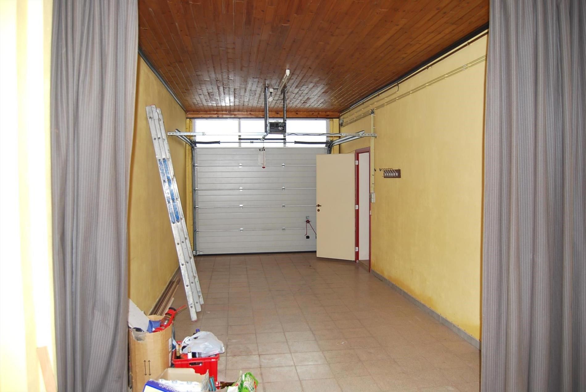RUIME RIJWONING MET TUIN EN GARAGE foto 7