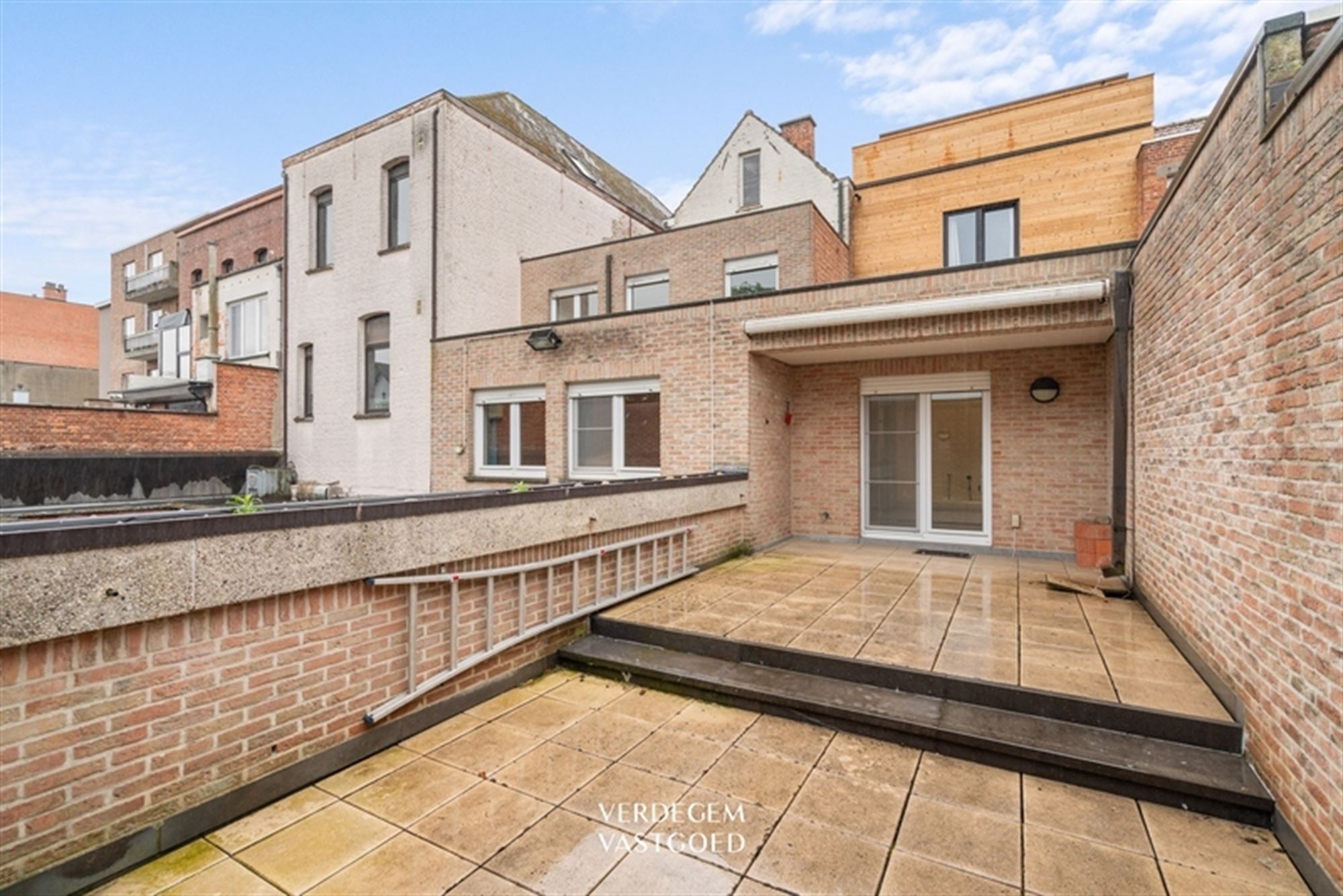 Unieke opbrengsteigendom met 4 entiteiten: handelsruimte, twee 1 slpk-appartementen en grote woning foto 26