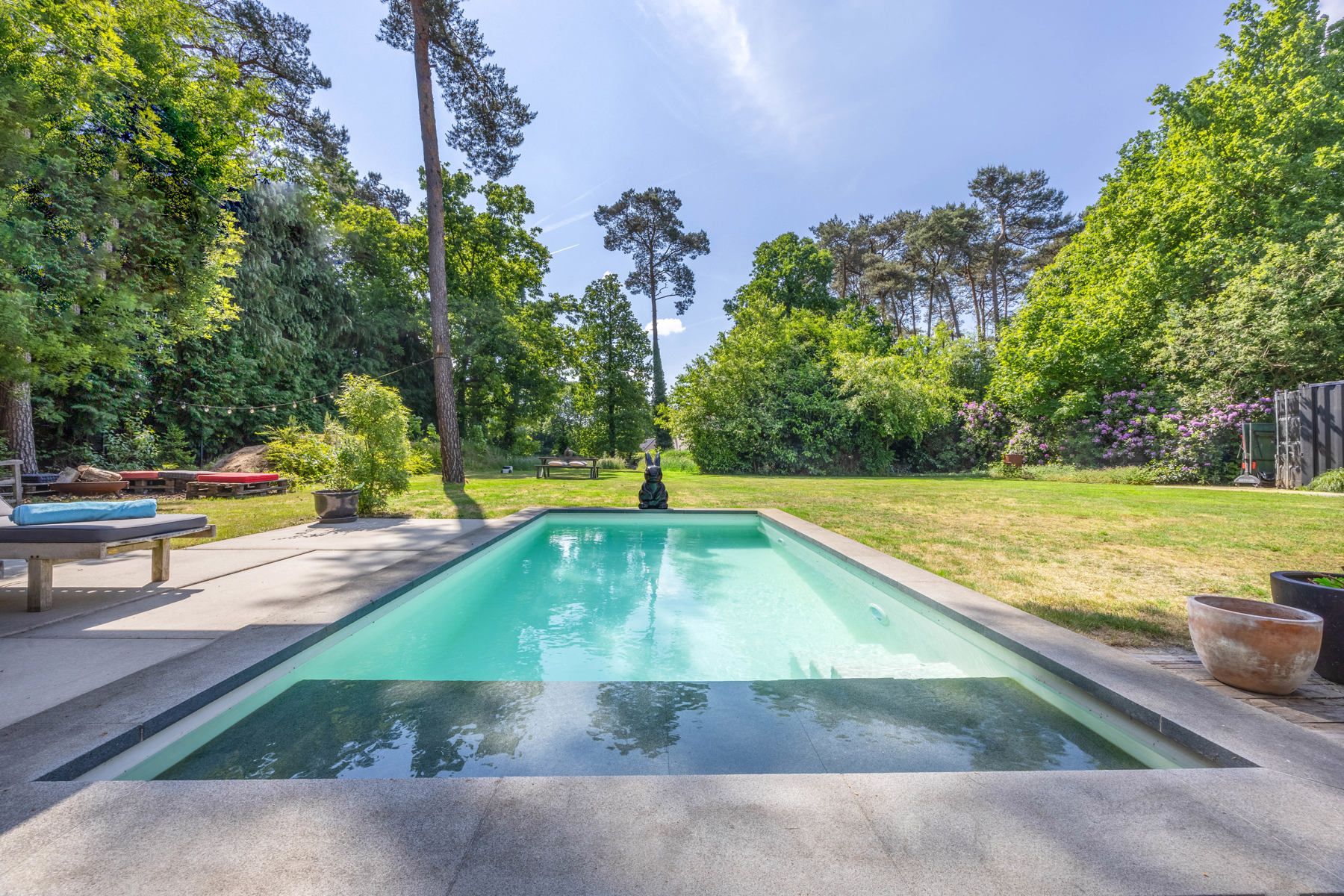 Ruime moderne luxe villa met zwembad op ca. 2339 m². foto 14