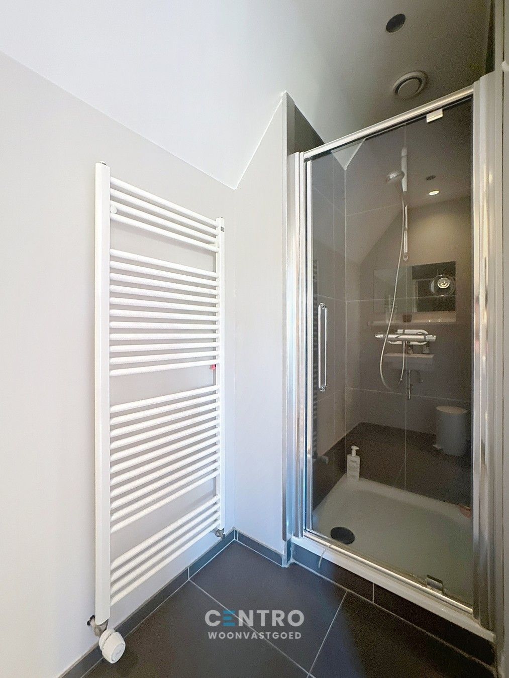 Karaktervolle villa met 5 slpks, praktijkruime en ZUIDgerichte tuin in 't Motje! foto 22