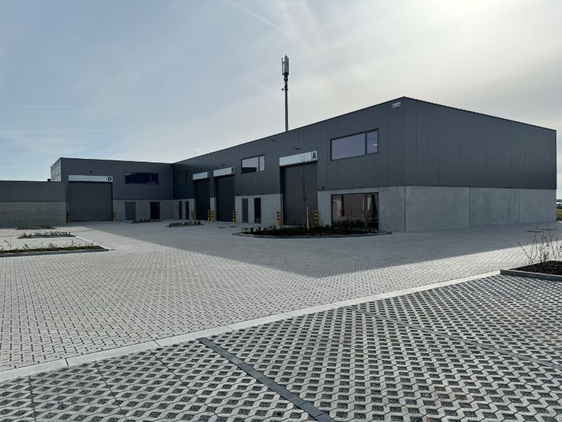 KMO-units te koop foto {{pictureIndex}}