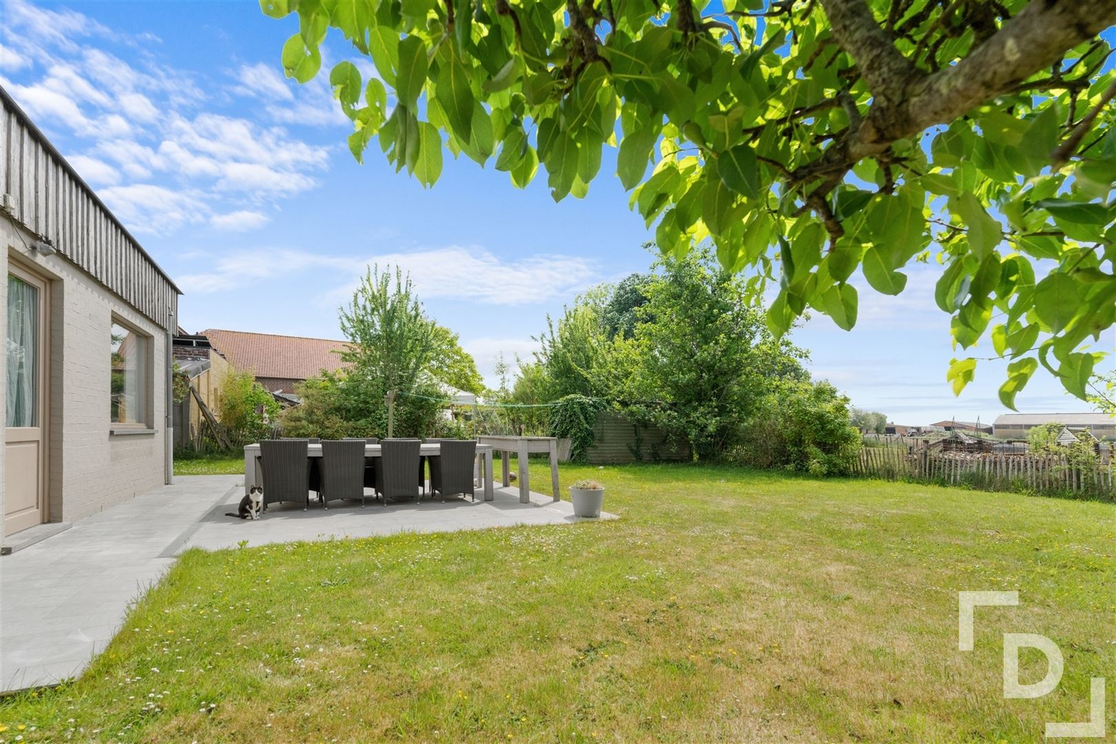 Karaktervolle woning met carport te koop in Stavele. foto 13