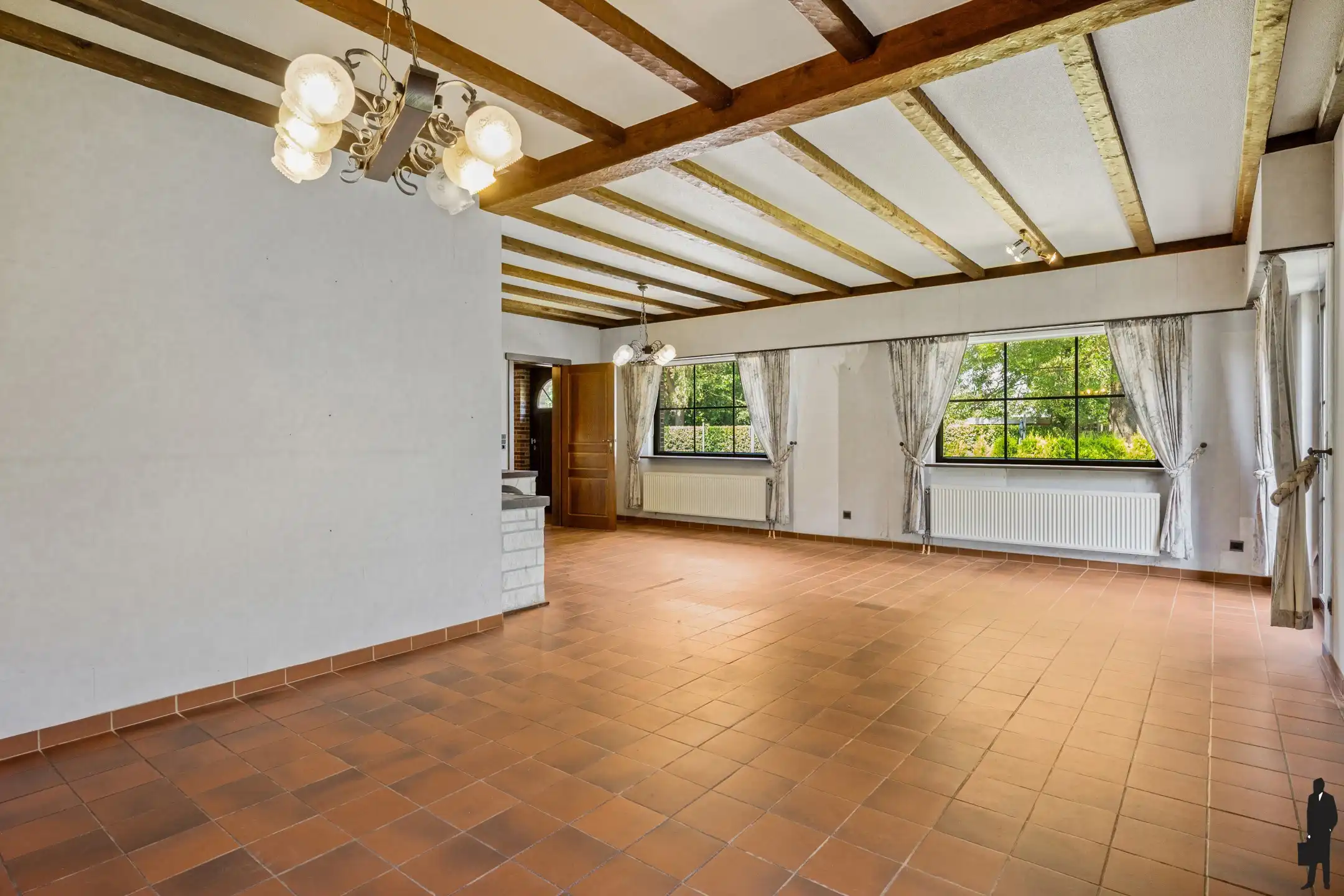 Charmante gezinswoning met 4 slaapkamers en grote tuin foto 3
