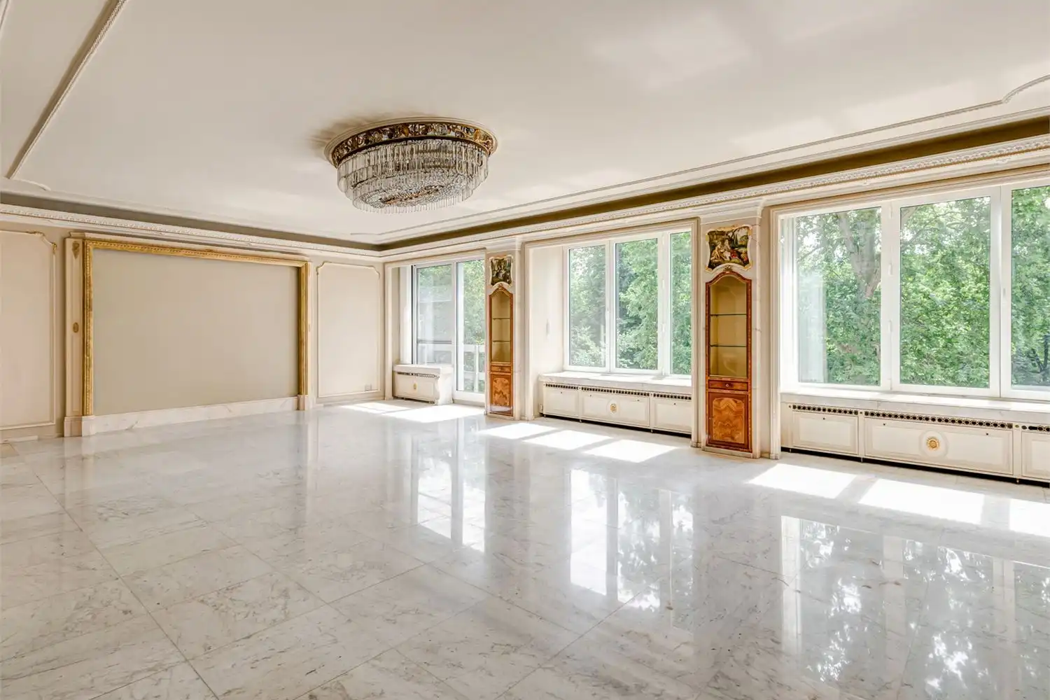 Ruim en lichtrijk 2-slaapkamerappartement (197 m²) met parkzicht en terras op toplocatie foto 5