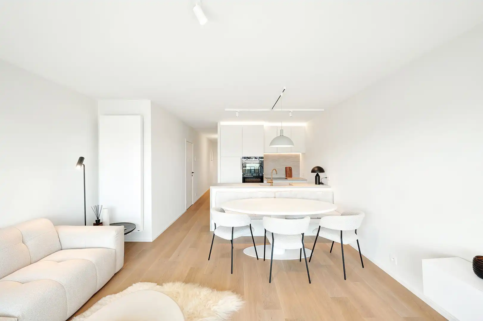 Volledig gerenoveerd appartement met zuidgericht terras heel centraal gelegen op de Kustlaan. foto 4