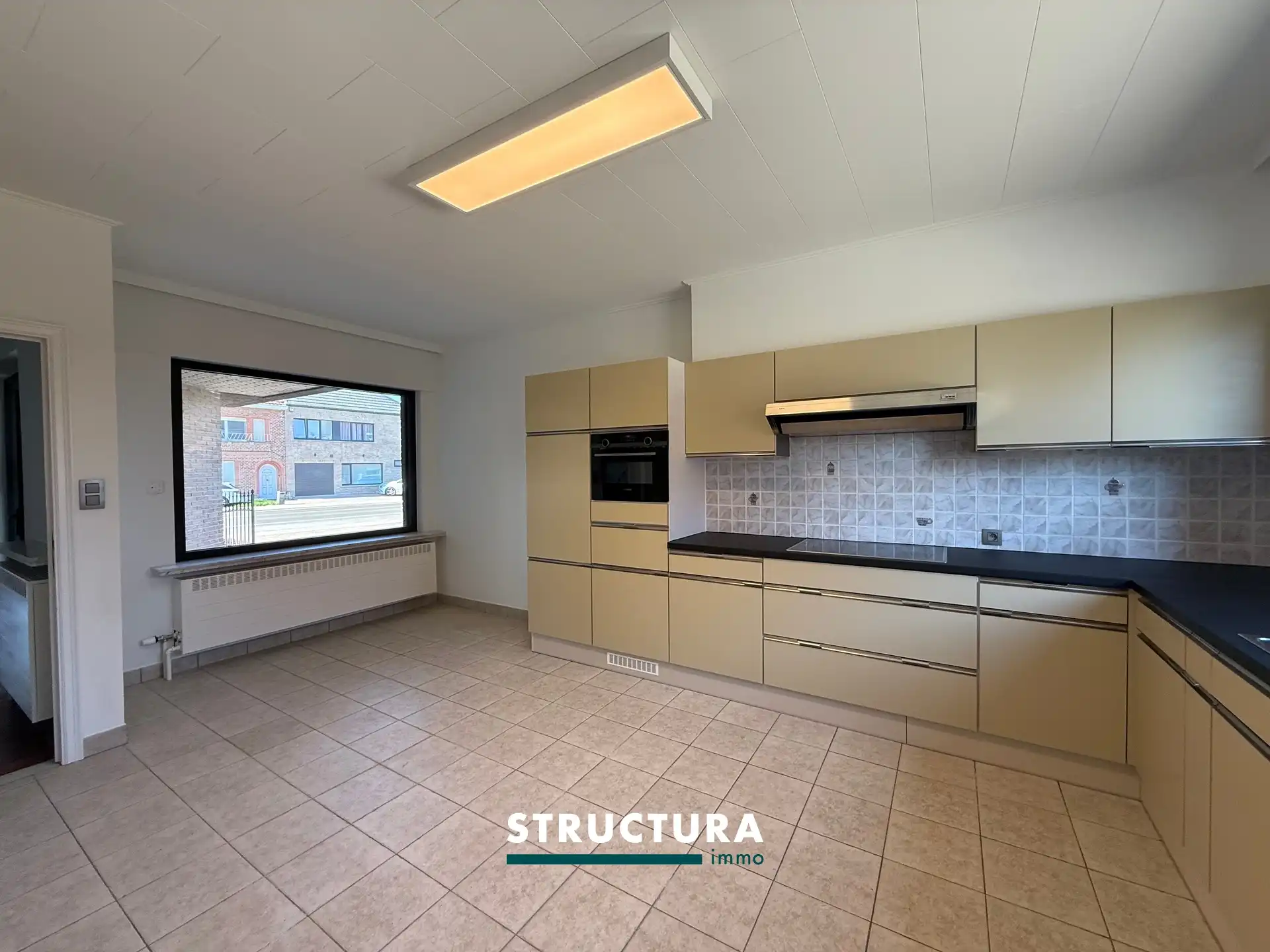 Gerenoveerde woning met weide en paardenstal foto 7