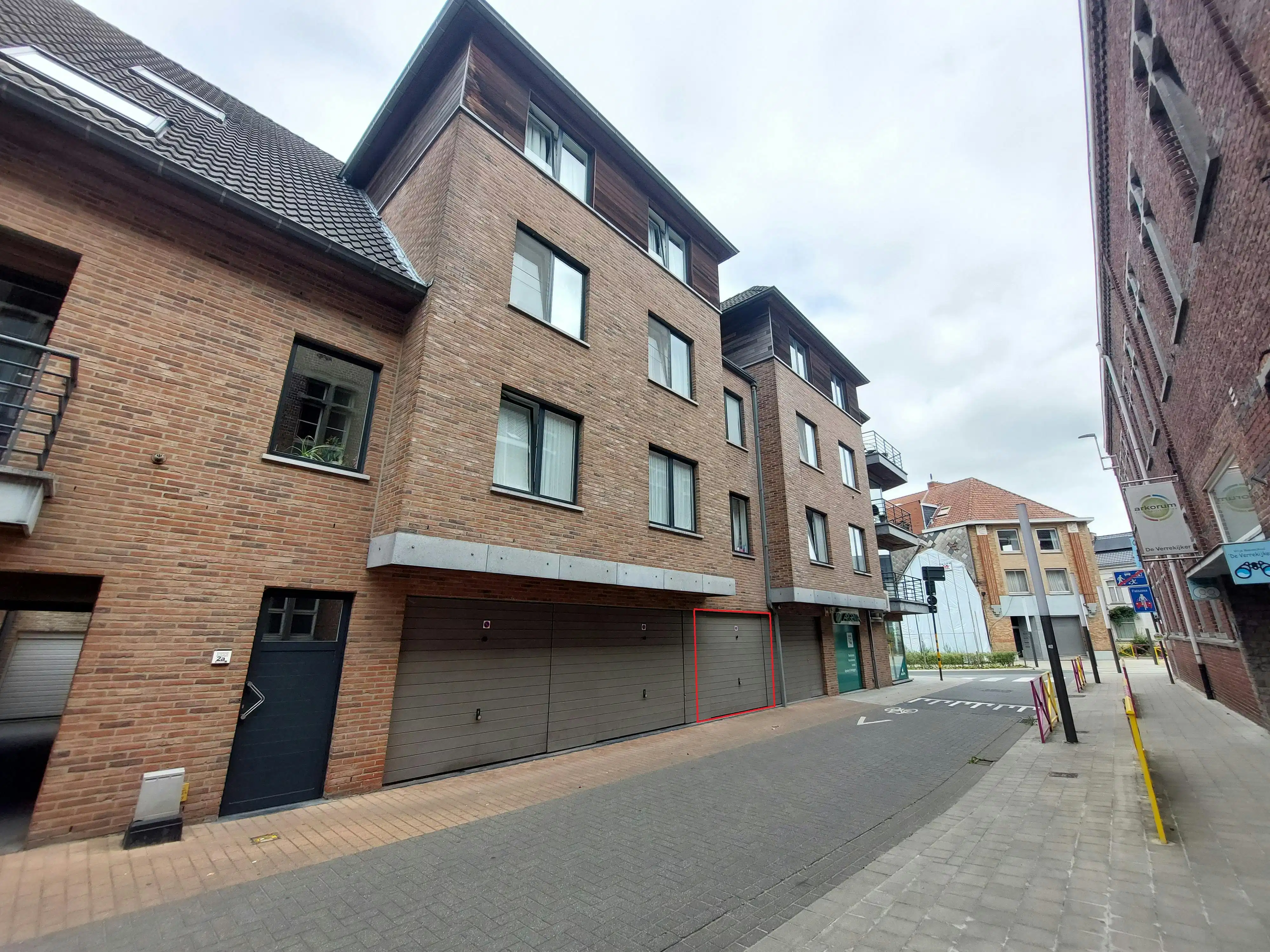 Garagebox te koop in hartje Rumbeke foto 2