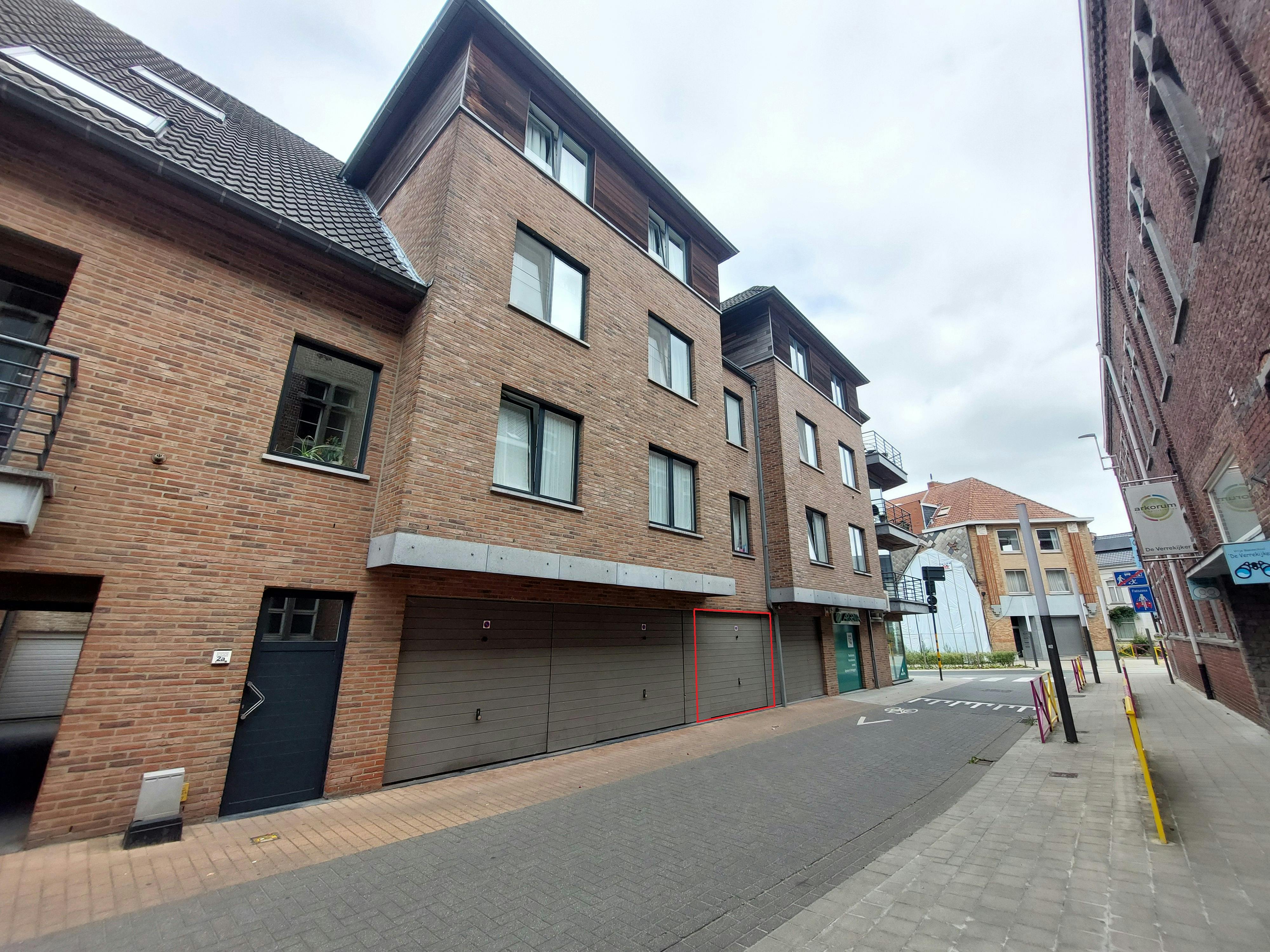 Garagebox te koop in hartje Rumbeke foto 2