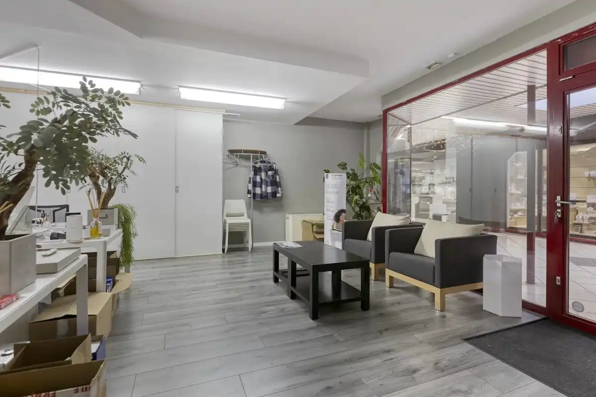 WINKELRUIMTE VAN +/- 80 M²   IN GALERIJ RUBENS IN LANAKEN foto 3