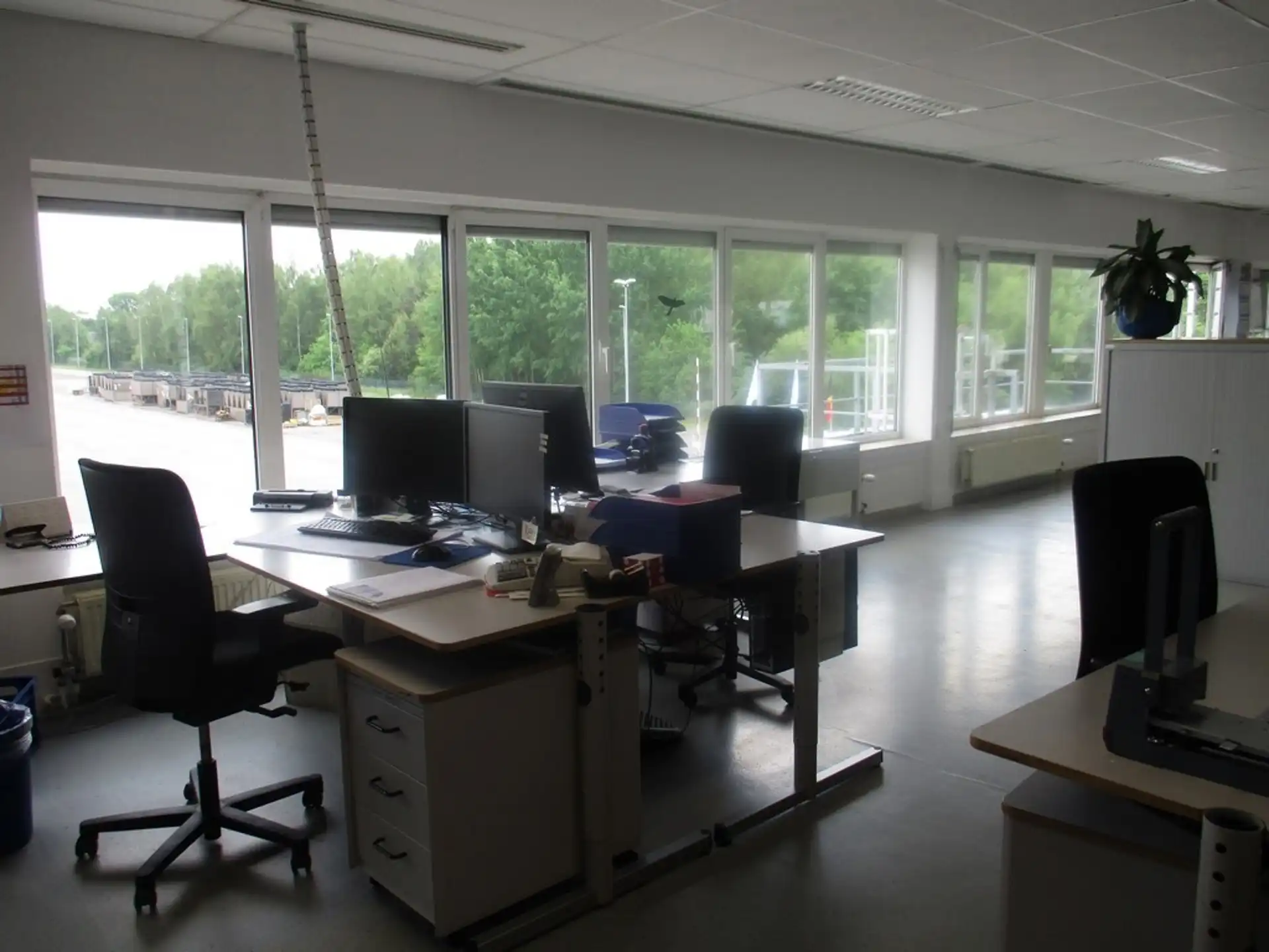 Genk: Logistieke nieuwbouw magazijnen en loskades met kantoren te huur foto 8