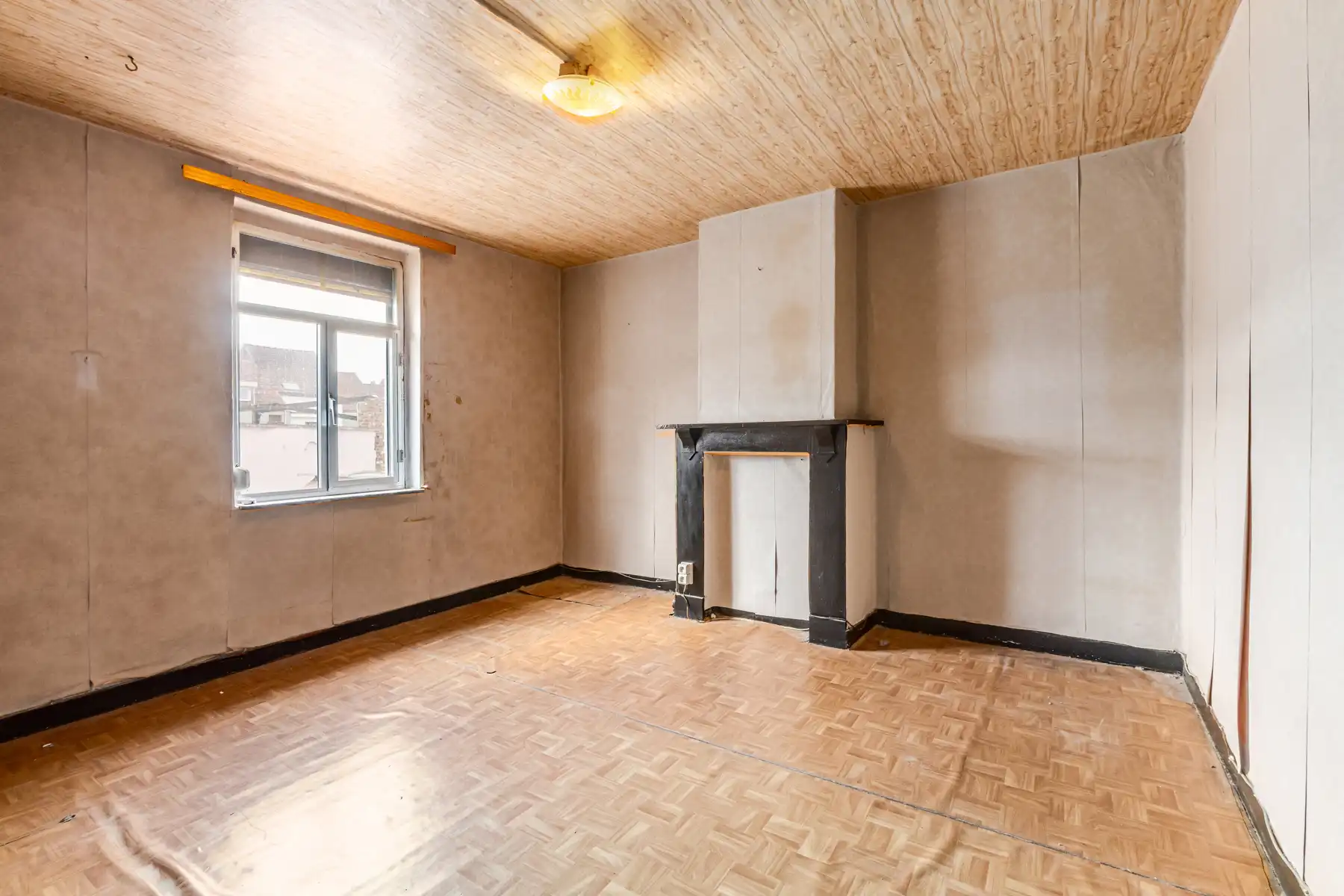 Ruime gezinswoning met 5 slaapkamers nabij centrum foto 12