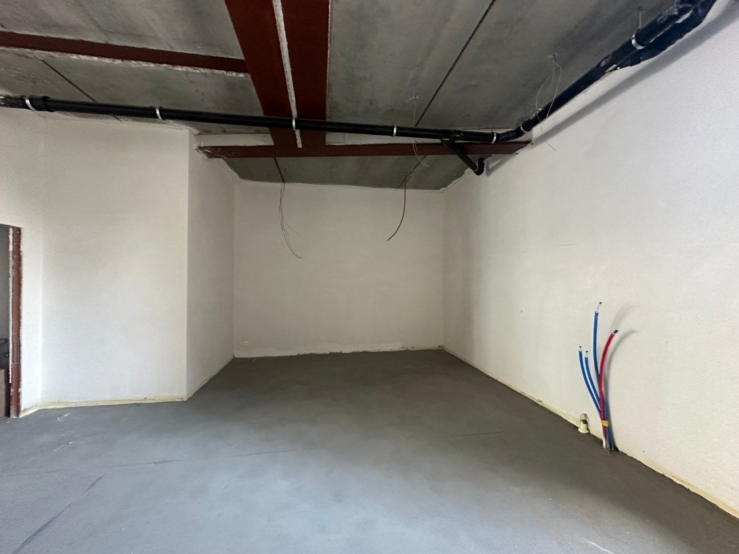 Prachtig handelspand van 166m² met een uitbouw vooraan van 19,5m² gelegen te St-Idesbald foto 9