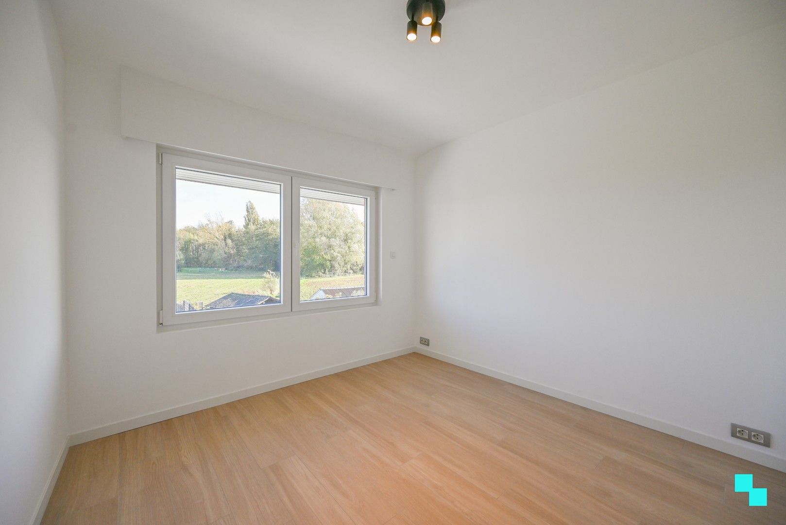 Instapklare eengezinswoning in een rustige buurt in Oostrozebeke! foto 19