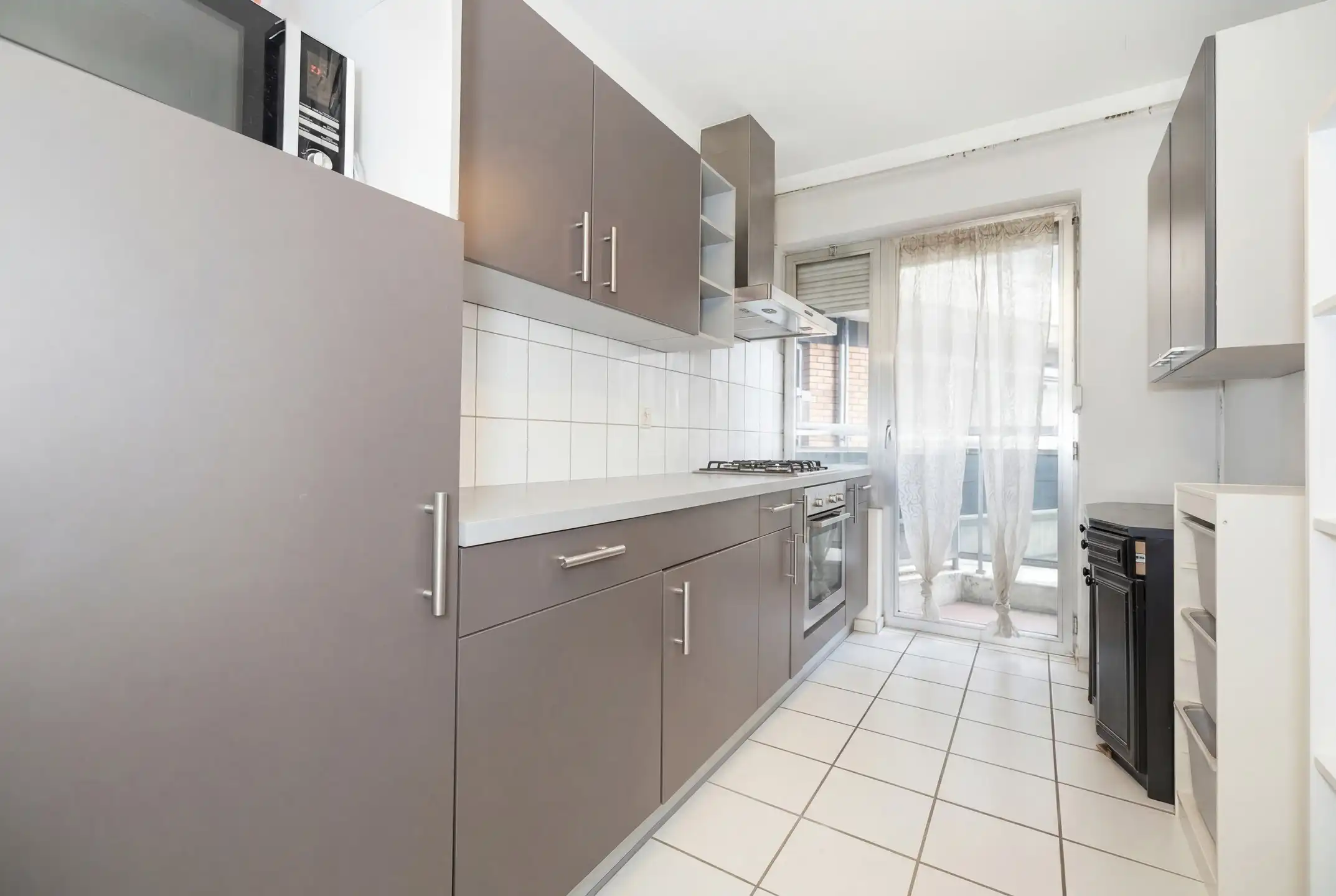 Europese wijk, lichtrijk 2-slaapkamerappartement foto 5