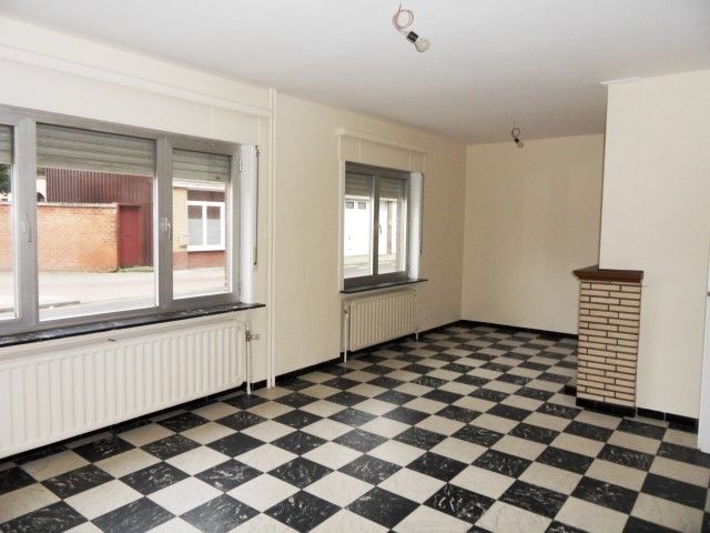 GELIJKVLOERSAPPARTEMENT met 3 slpkrs, mooie leefruimten en terras. Cv aardgas. foto {{pictureIndex}}