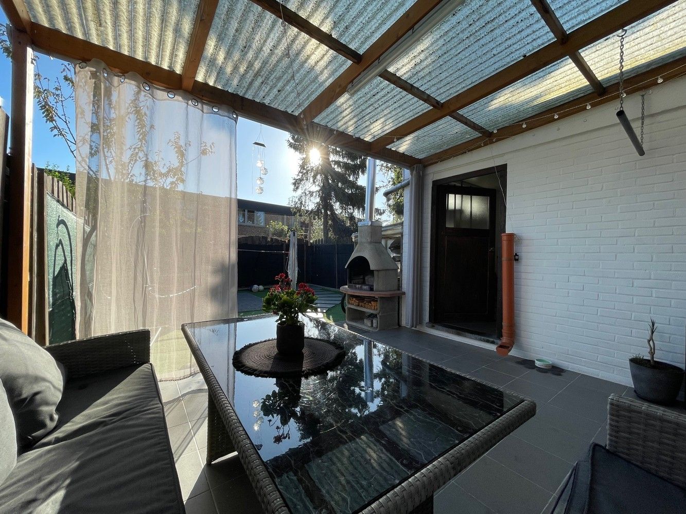 Genk, Kraaistraat 11 – Volledig gerenoveerde en energiezuinige (EPC B) rijwoning met 3 slaapkamers, terras en tuin gelegen in een rustige woonwijk. foto 20