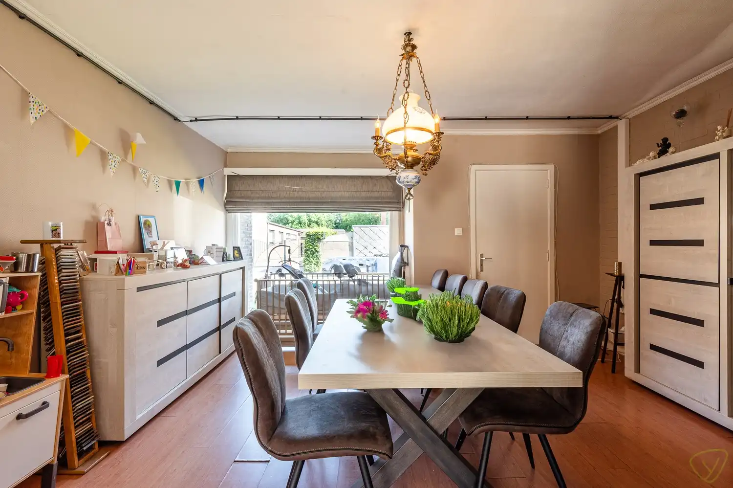 Te renoveren gezinswoning met grote tuin in het centrum van Bassevelde foto 6