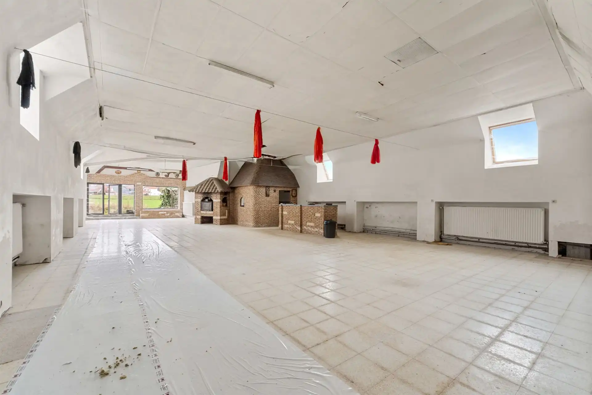 FEESTZAAL met bijhorende woning! foto 7