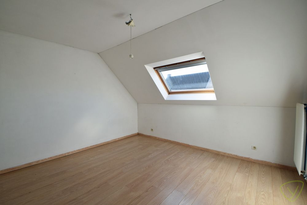 Modern afgewerkte en zeer verzorgde woning met een zonnnige tuin gelegen in een rustige woonwijk! foto 9