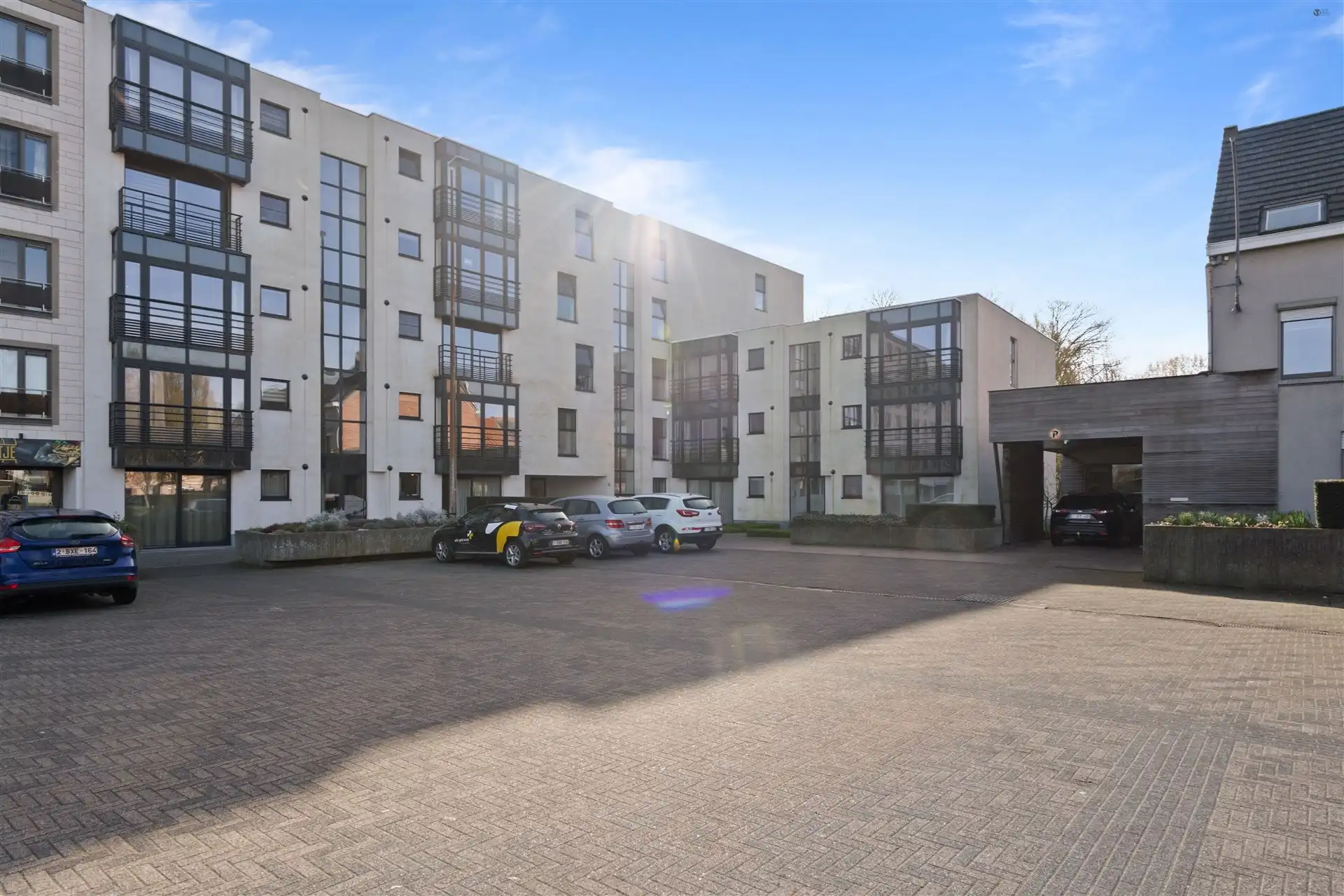 Perfect verzorgd tweeslaapkamer appartement te Moerbeke foto 2