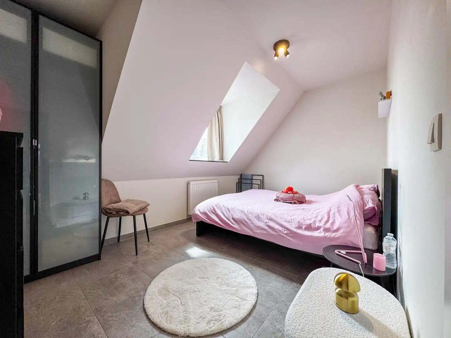 Mooi onderhouden en energiezuinig appartement in centrum Knesselare foto 11