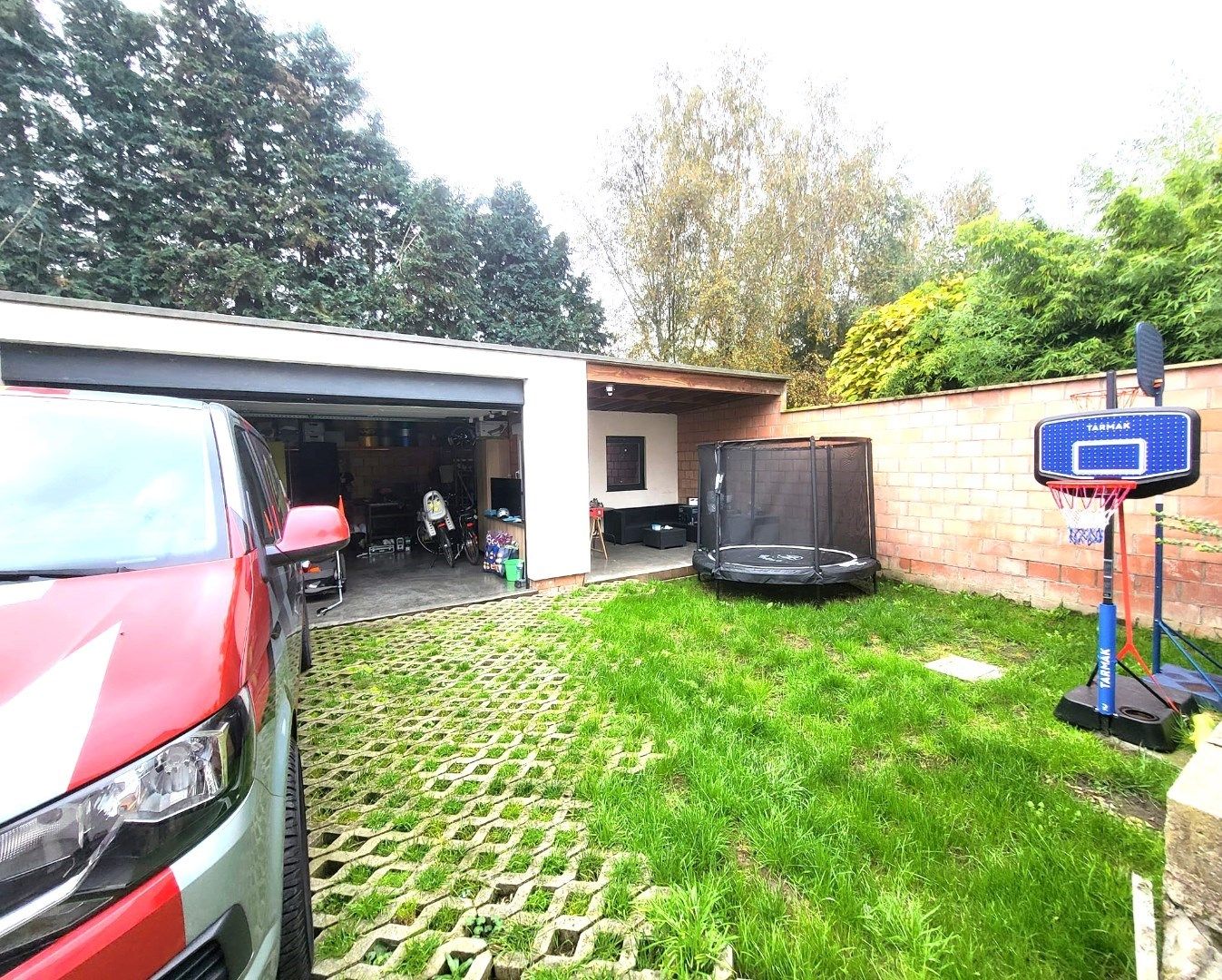 Ruime, nog licht af te werken woning gelegen te Eppegem. foto 21
