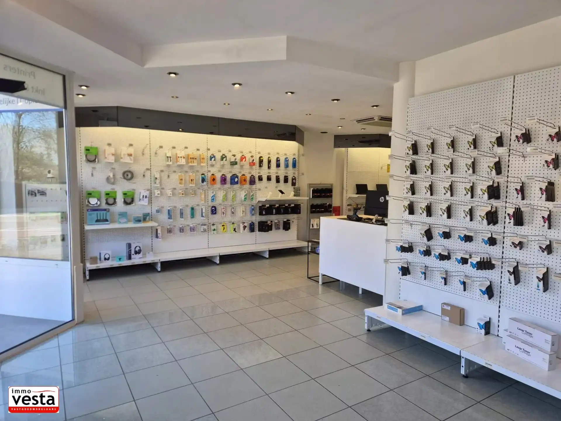 Degelijk handelspand op een goede ligging foto 2