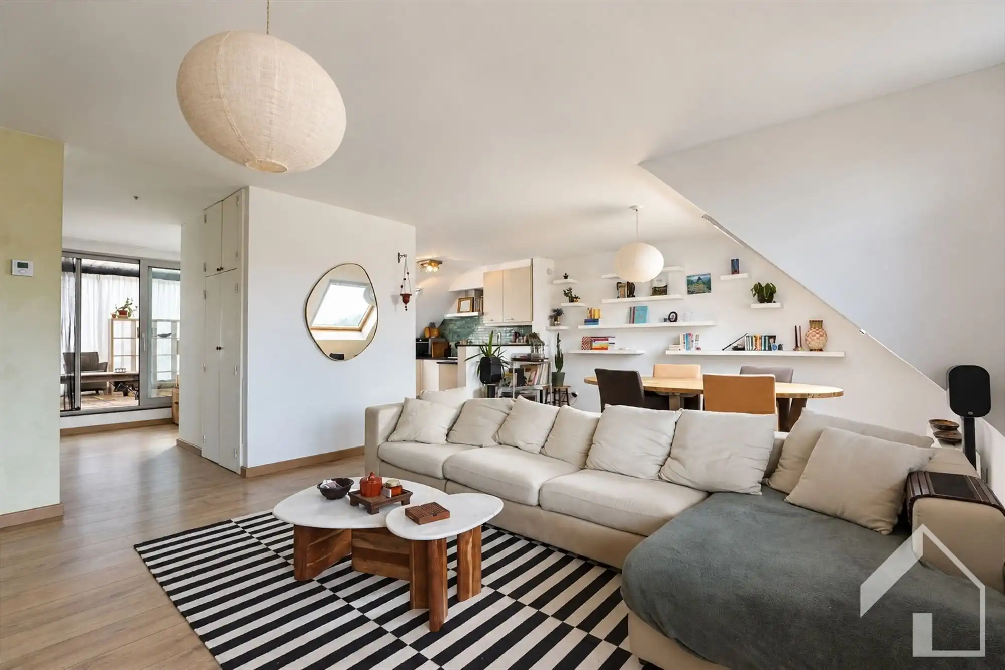 Ruim dakappartement met groot terras en staanplaats foto 2