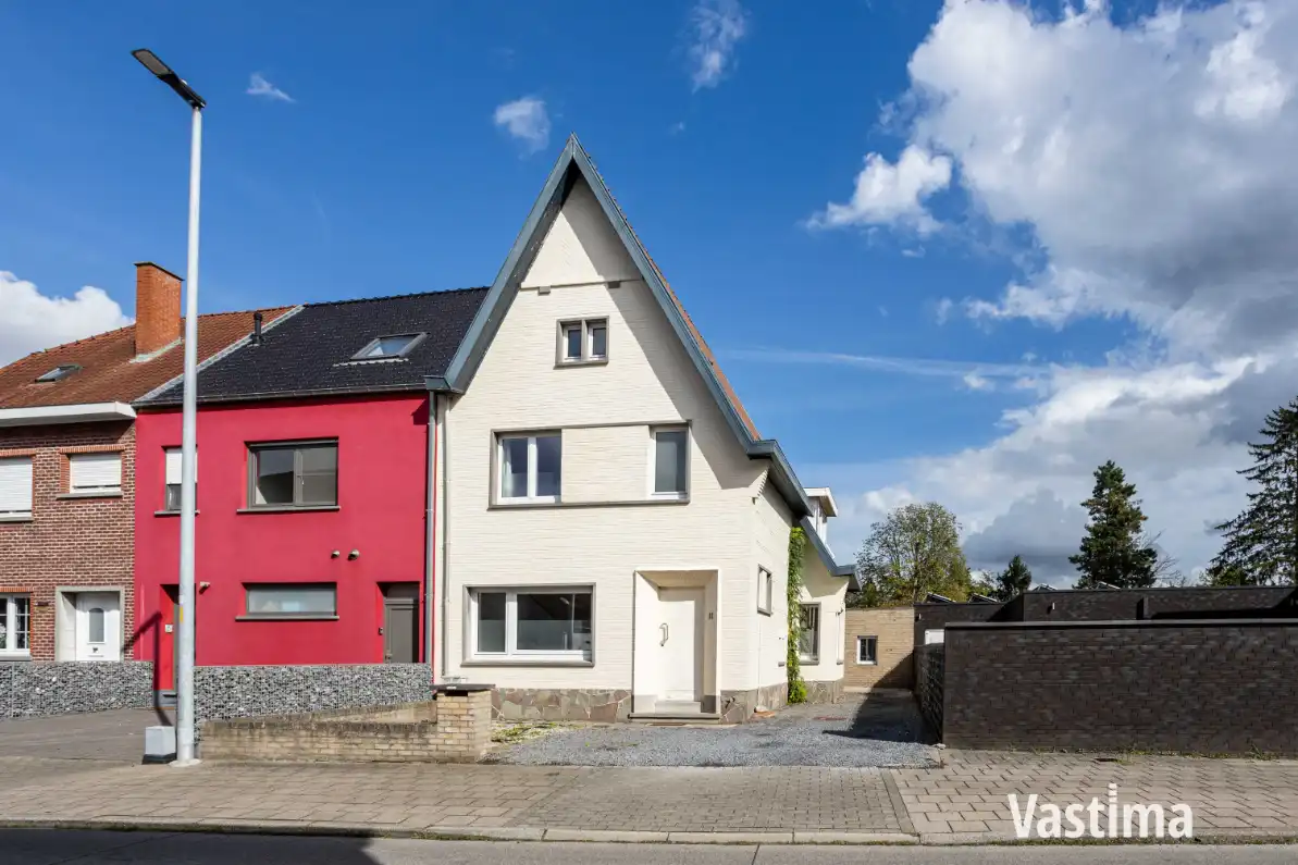 Hoofdfoto van de publicatie: Halfopen woning met prachtige tuin en ruimte om te groeien