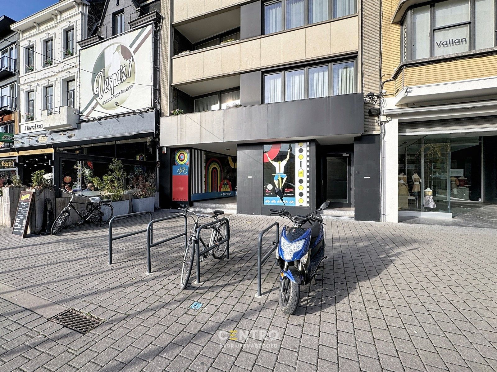 Handelsgelijkvloers op TOPligging (Grote Markt/Ooststraat) te Roeselare! foto 2