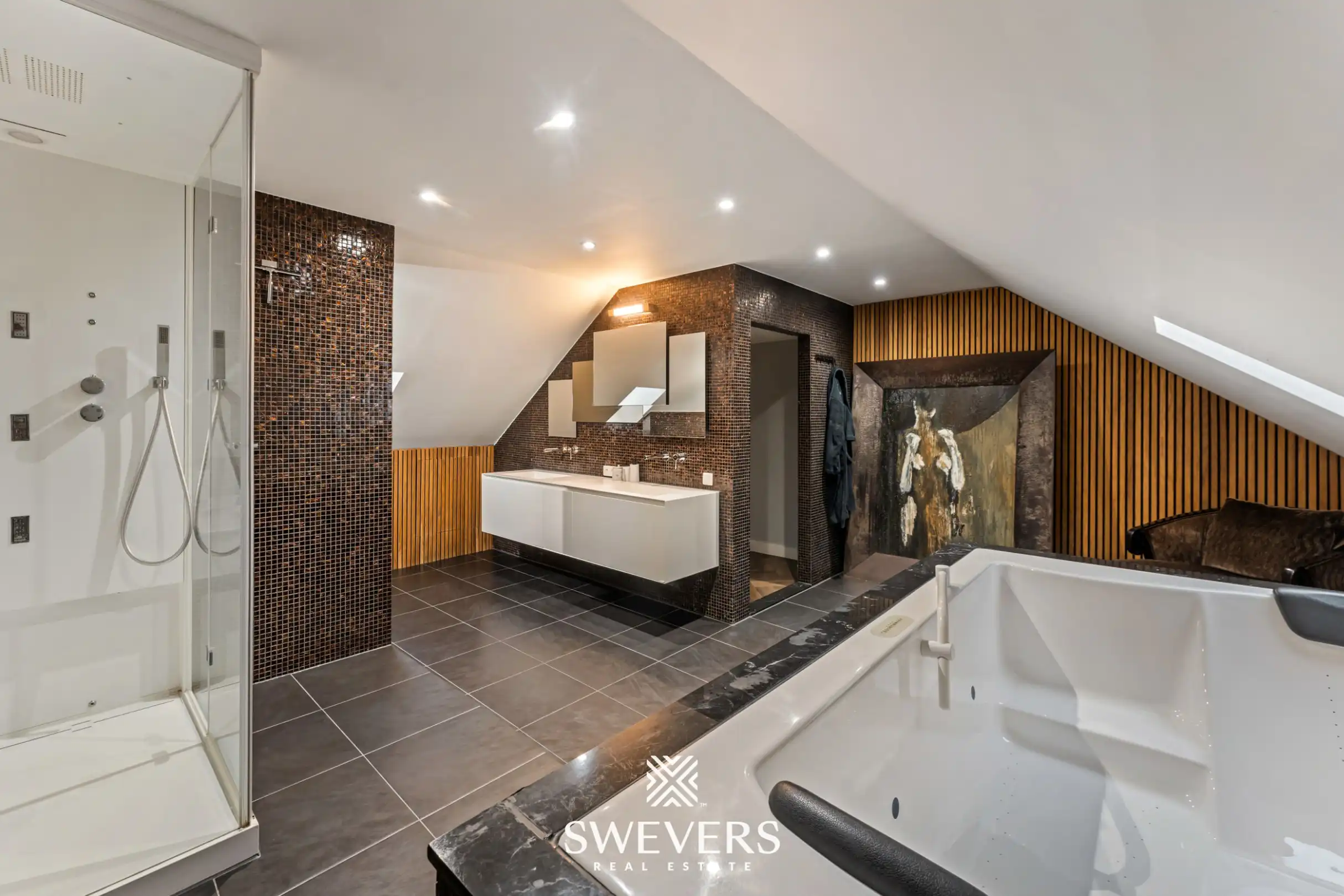 Exclusief gerenoveerde stadswoning met garage en drie terrassen in hartje Hasselt foto 36