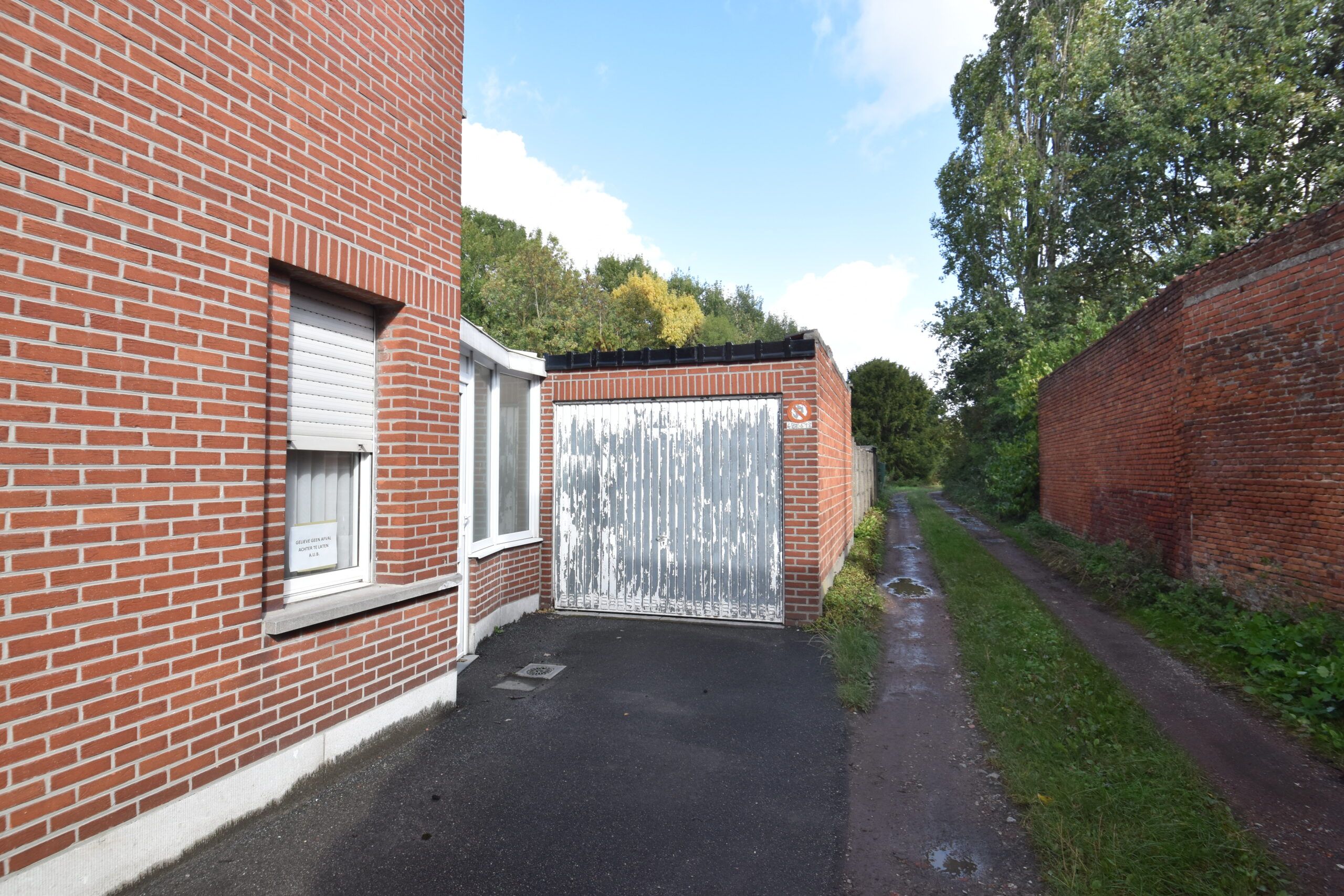 Ben je op zoek naar een gezellige renovatiewoning met uitzonderlijk veel potentieel? foto 3