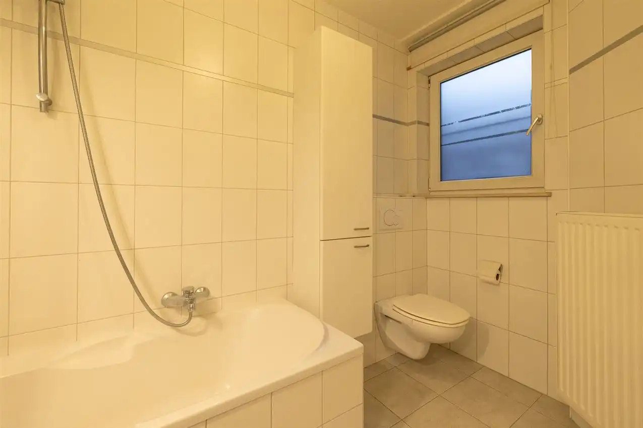 Stadswoning met vier slpk, garage te midden van centrum foto 18