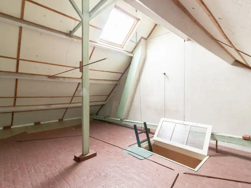 Halfopen gezinswoning met grote tuin in groene omgeving foto 13