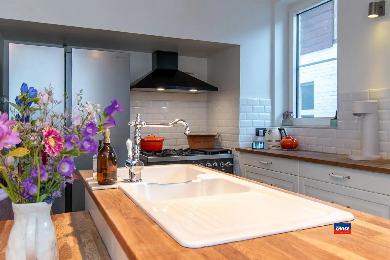 Ruime gezinswoning met drie slaapkamers, ruime tuin en oprit foto 5