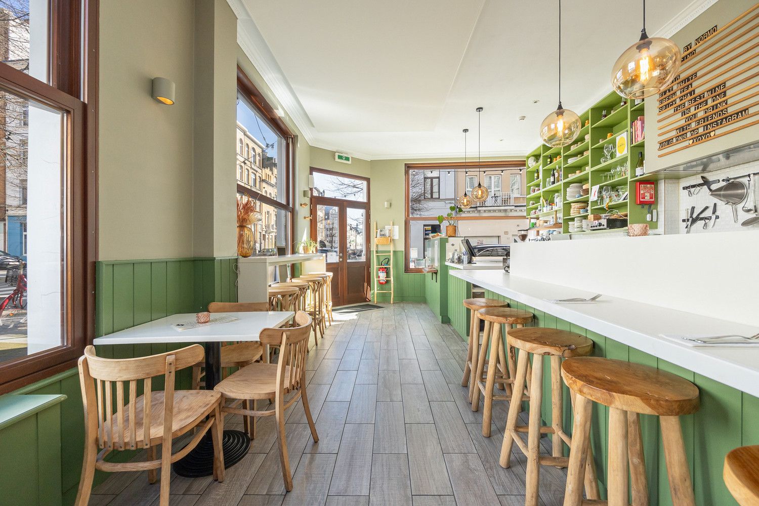 Uitstekend gelegen en instapklaar handelsgelijkvloers met ruim terras op toplocatie te Antwerpen-Zuid foto 7