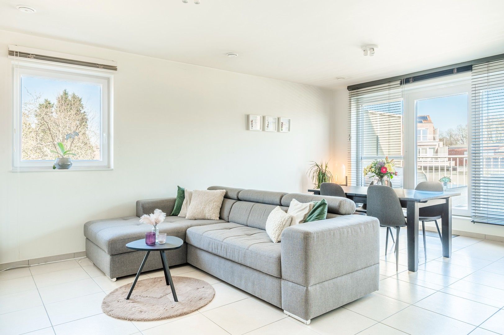 Prachtig appartement te koop met carport foto 3